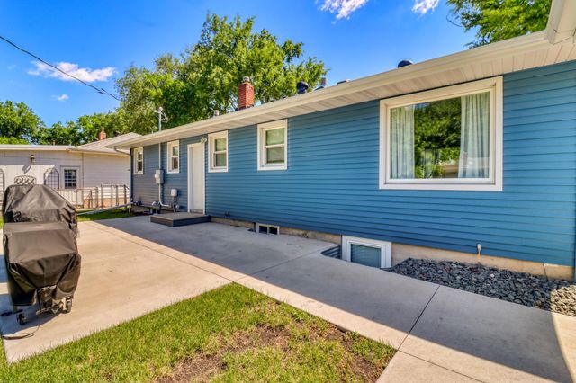 2402 Broadway N, Fargo, ND 58102