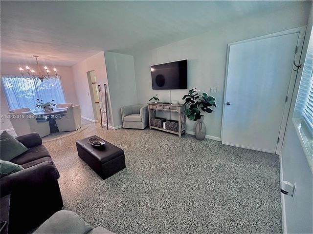 9840 SW 165th Ter, Miami, FL 33157