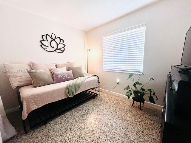 9840 SW 165th Ter, Miami, FL 33157