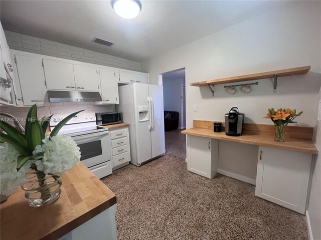 9840 SW 165th Ter, Miami, FL 33157