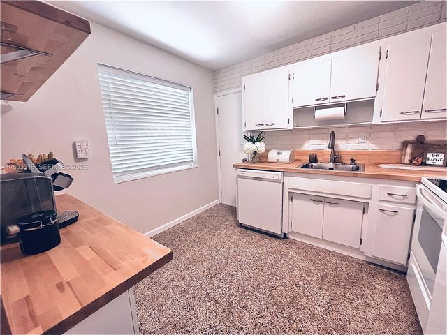 9840 SW 165th Ter, Miami, FL 33157