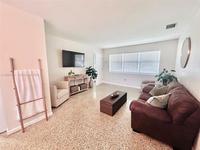 9840 SW 165th Ter, Miami, FL 33157