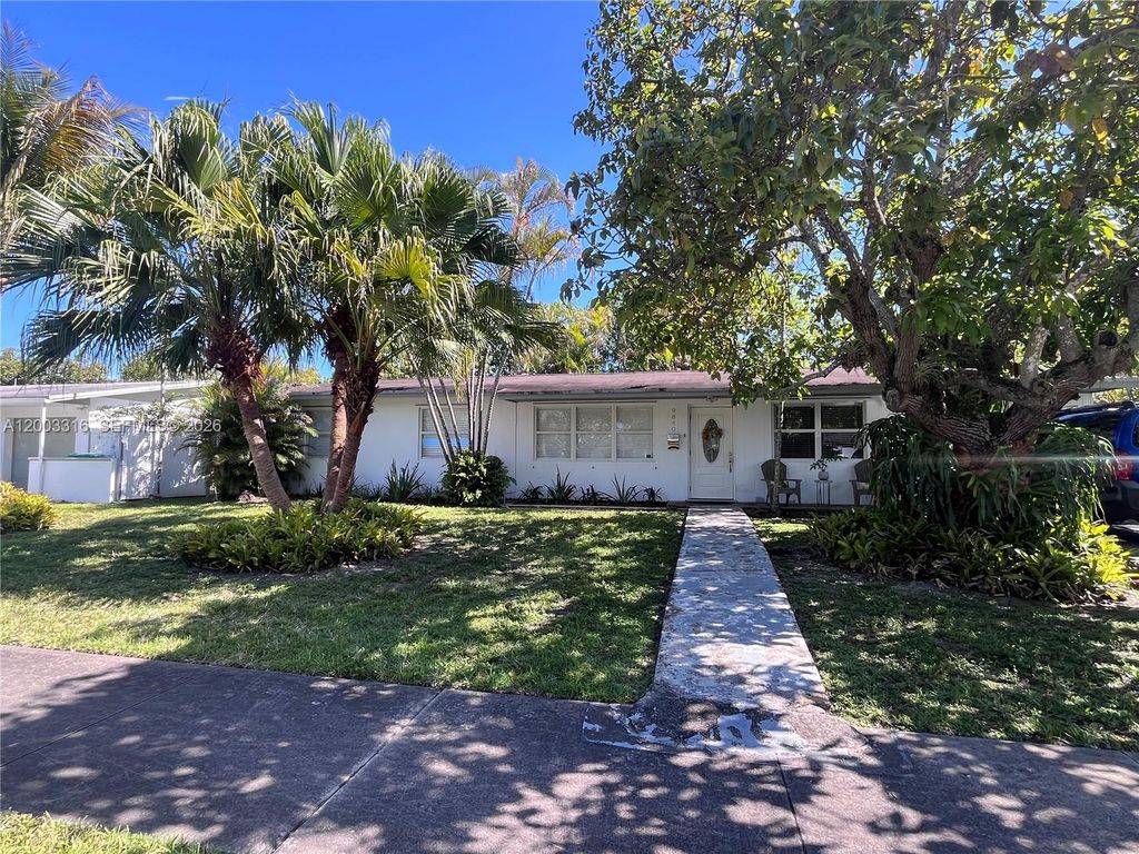 9840 SW 165th Ter, Miami, FL 33157