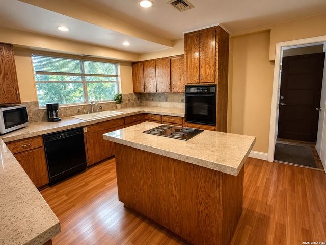 117 WAGON TRAIL RD, Shavano Park, TX 78231