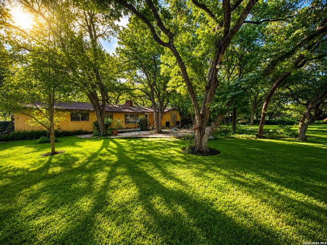 117 WAGON TRAIL RD, Shavano Park, TX 78231