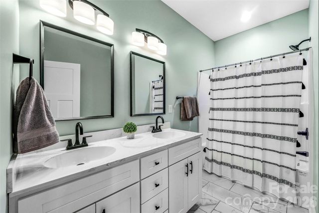 807 N Whitted Street, Hendersonville, NC 28791