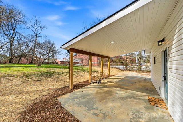 807 N Whitted Street, Hendersonville, NC 28791