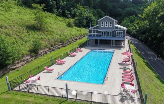 323 Seaton Dr, Smithville, TN 37166