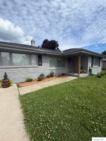 11521 N post Road, Omaha, NE 68112