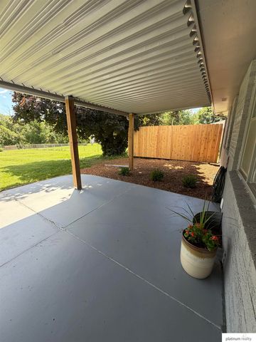11521 N post Road, Omaha, NE 68112