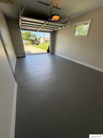 11521 N post Road, Omaha, NE 68112