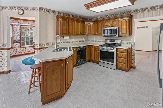 103 Burns Farm West Court, Edwardsville, IL 62025