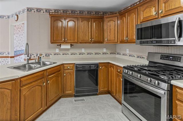 103 Burns Farm West Court, Edwardsville, IL 62025