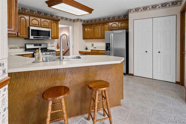 103 Burns Farm West Court, Edwardsville, IL 62025