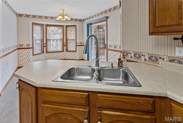 103 Burns Farm West Court, Edwardsville, IL 62025