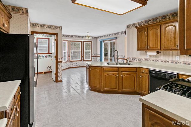 103 Burns Farm West Court, Edwardsville, IL 62025