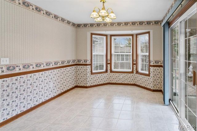 103 Burns Farm West Court, Edwardsville, IL 62025