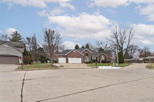 103 Burns Farm West Court, Edwardsville, IL 62025
