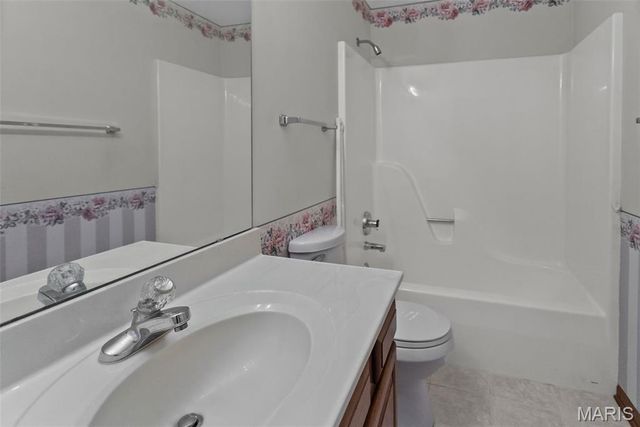 103 Burns Farm West Court, Edwardsville, IL 62025