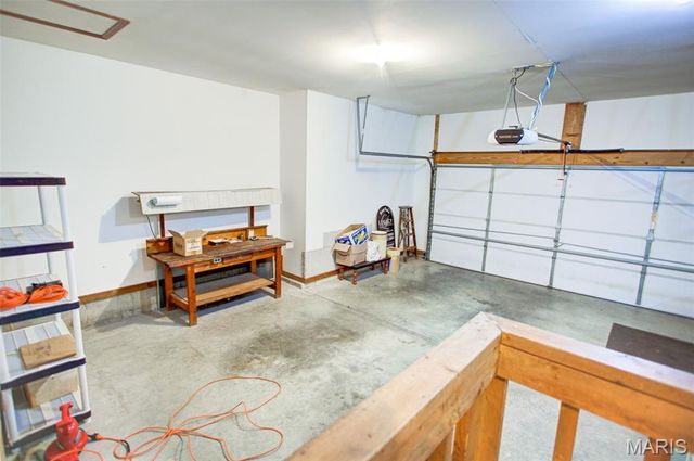 103 Burns Farm West Court, Edwardsville, IL 62025