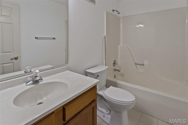 103 Burns Farm West Court, Edwardsville, IL 62025