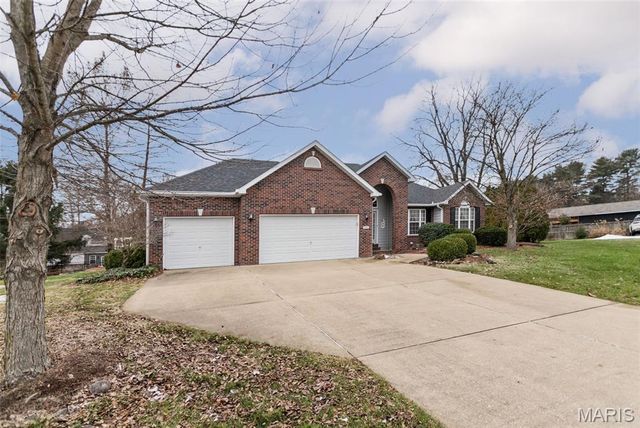 103 Burns Farm West Court, Edwardsville, IL 62025