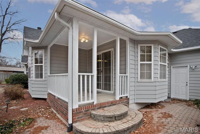 103 Burns Farm West Court, Edwardsville, IL 62025