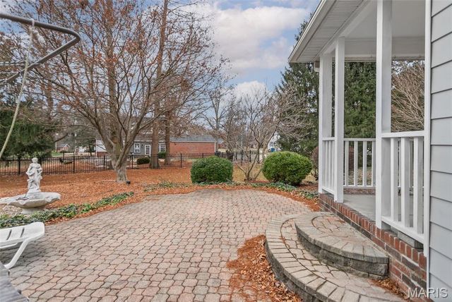 103 Burns Farm West Court, Edwardsville, IL 62025