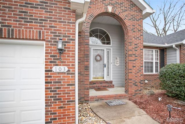 103 Burns Farm West Court, Edwardsville, IL 62025