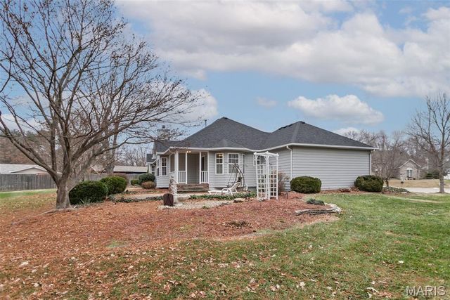 103 Burns Farm West Court, Edwardsville, IL 62025