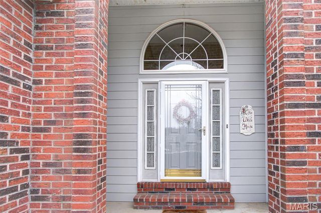 103 Burns Farm West Court, Edwardsville, IL 62025