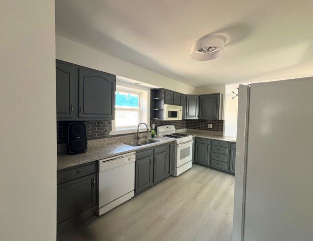 4343 W Diversey Avenue 2, Chicago, IL 60639