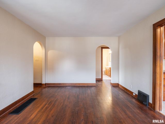 305 WASHINGTON Street, Pekin, IL 61554