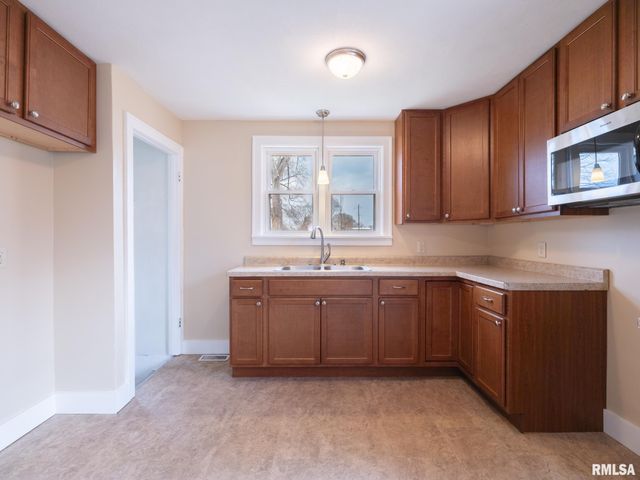 305 WASHINGTON Street, Pekin, IL 61554