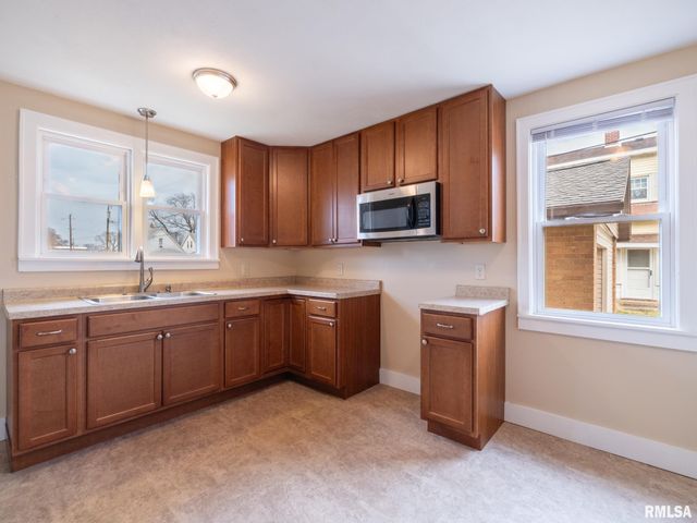 305 WASHINGTON Street, Pekin, IL 61554