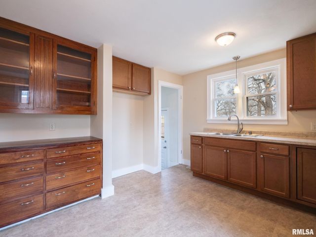 305 WASHINGTON Street, Pekin, IL 61554