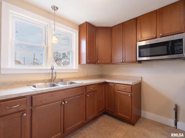 305 WASHINGTON Street, Pekin, IL 61554