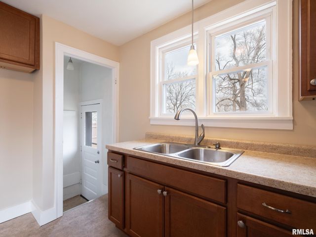 305 WASHINGTON Street, Pekin, IL 61554