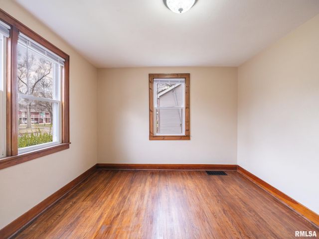 305 WASHINGTON Street, Pekin, IL 61554