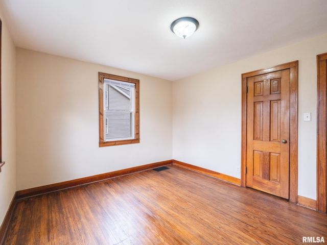 305 WASHINGTON Street, Pekin, IL 61554