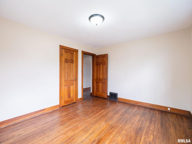 305 WASHINGTON Street, Pekin, IL 61554