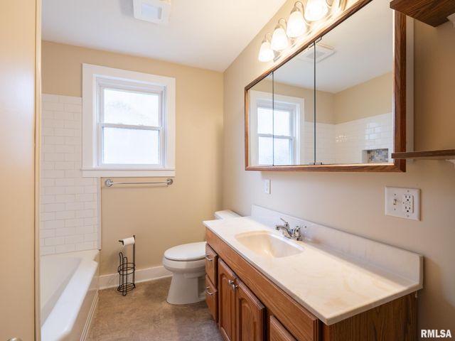 305 WASHINGTON Street, Pekin, IL 61554