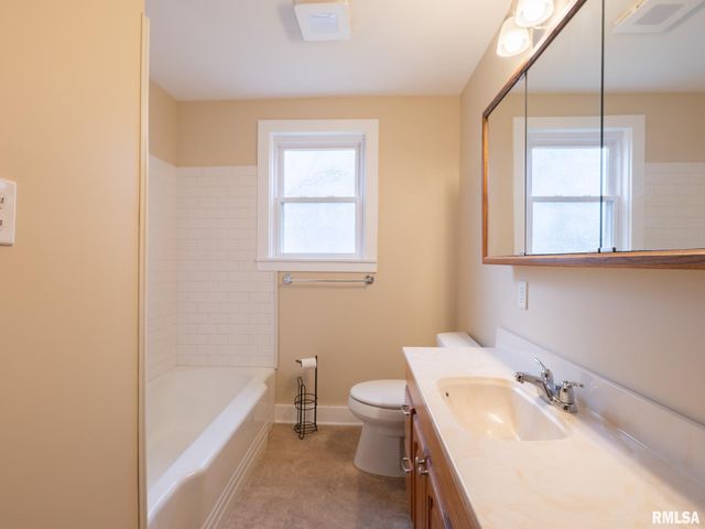 305 WASHINGTON Street, Pekin, IL 61554