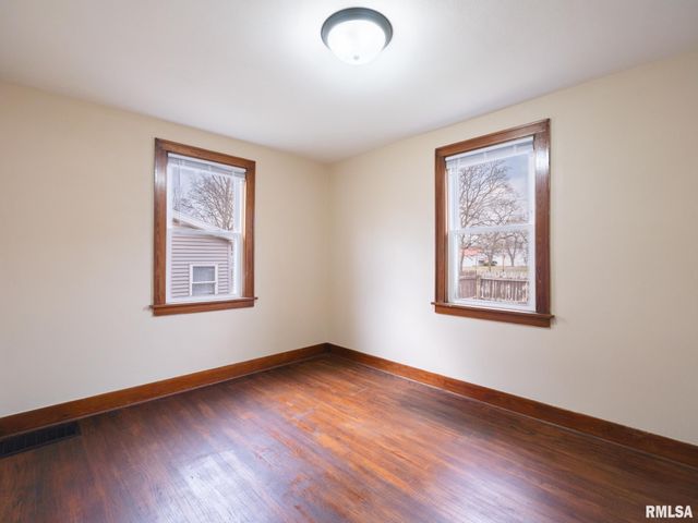 305 WASHINGTON Street, Pekin, IL 61554