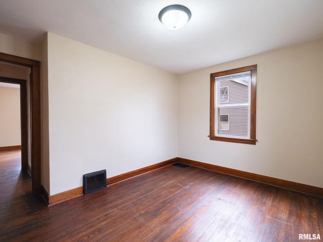 305 WASHINGTON Street, Pekin, IL 61554