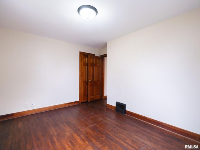 305 WASHINGTON Street, Pekin, IL 61554