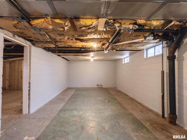 305 WASHINGTON Street, Pekin, IL 61554