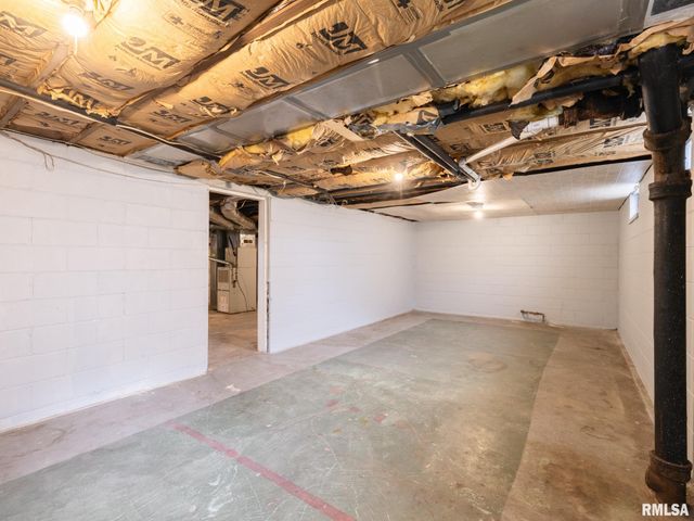 305 WASHINGTON Street, Pekin, IL 61554