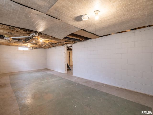 305 WASHINGTON Street, Pekin, IL 61554