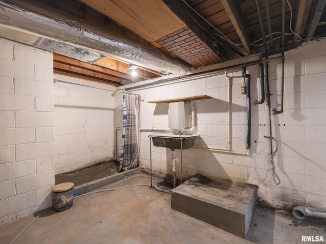 305 WASHINGTON Street, Pekin, IL 61554